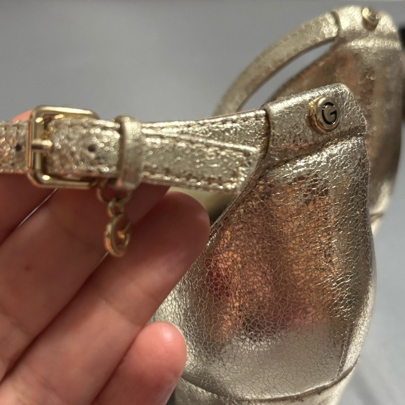 Sexy💋Guess 💋gold heels with charm 💋Sz: 7💋 - Picture 6 of 9